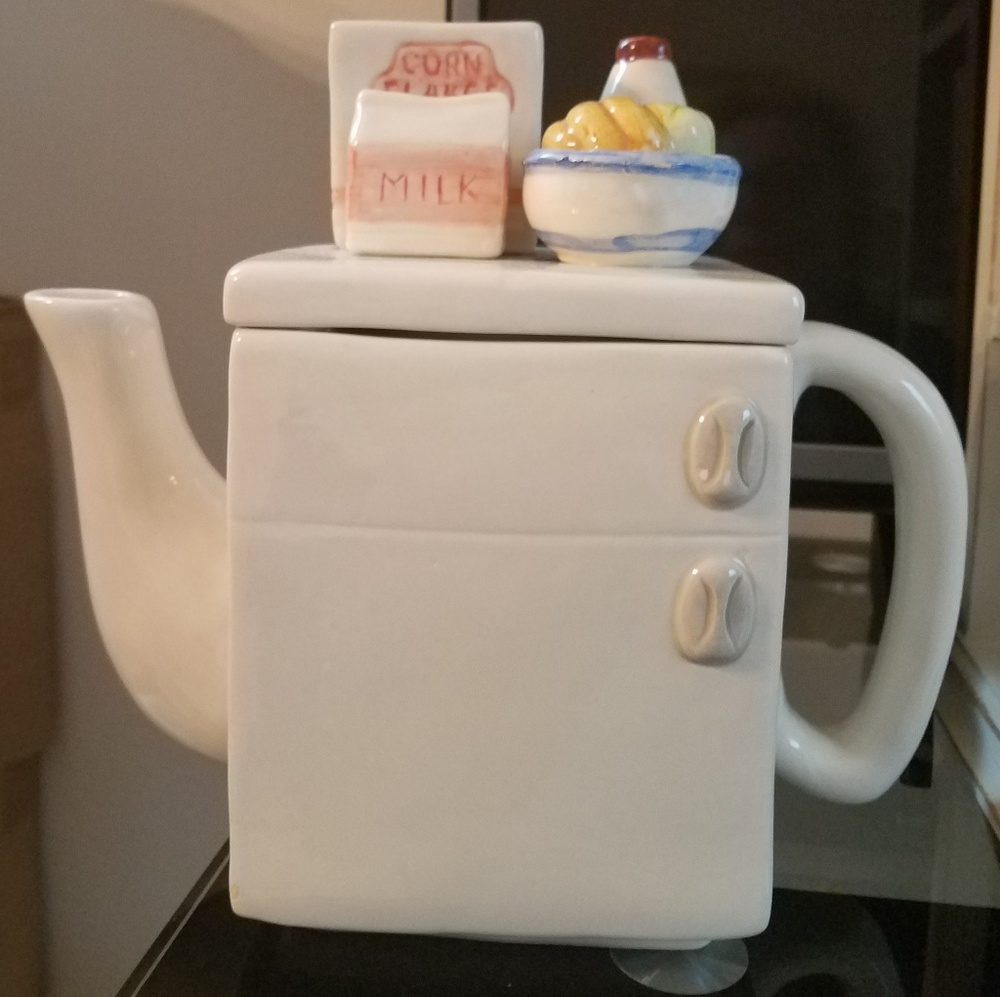 SOLD!! Vintage Refrigerator Teapot EUC